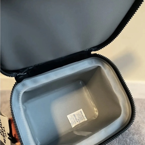 YETI Hopper Flip 8 High Desert Clay 8 qt Soft Sided Cooler New with Tags - Picture 9 of 10